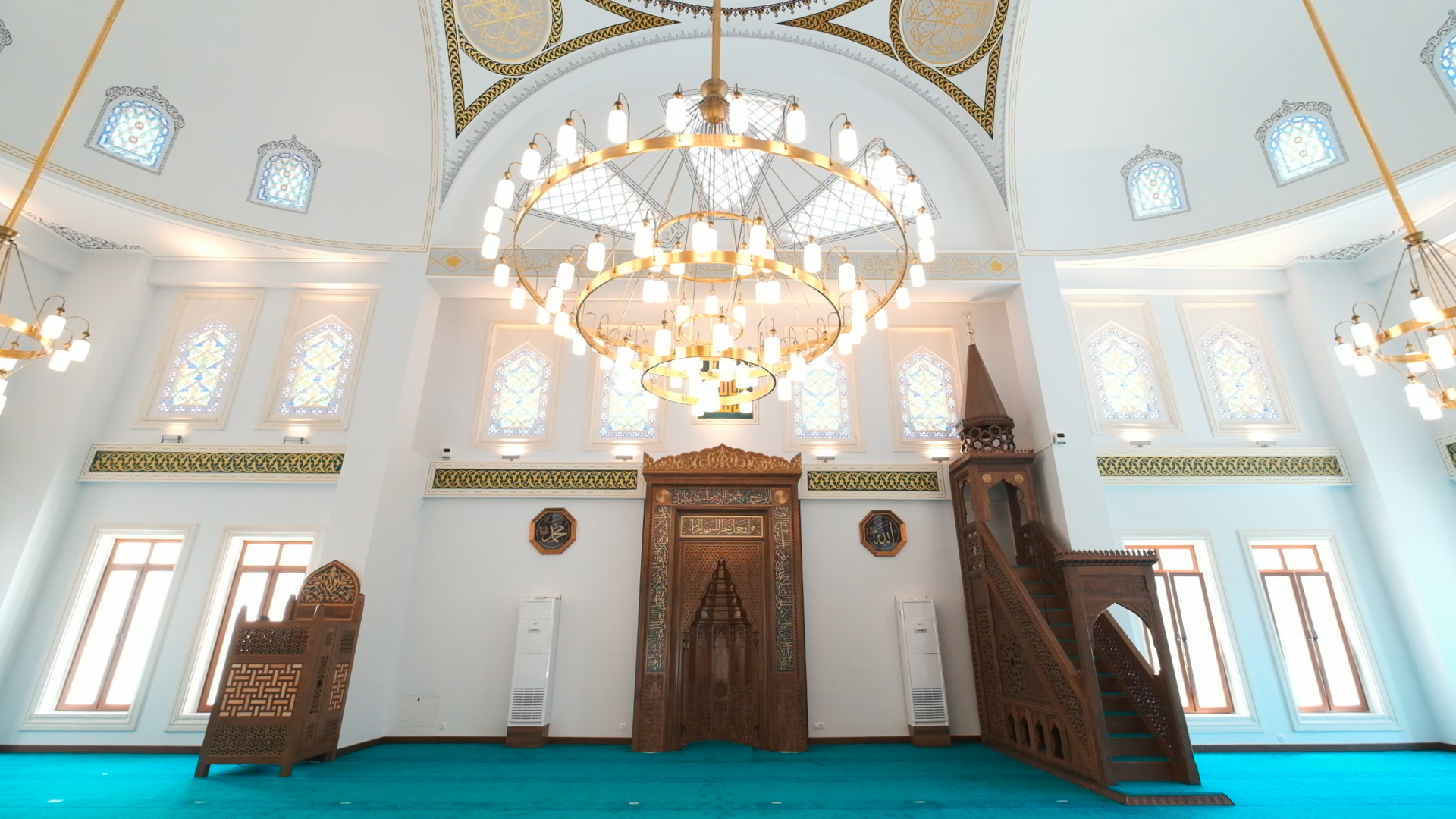 Şehriban Hatun Camii ahşap minberi.jpg